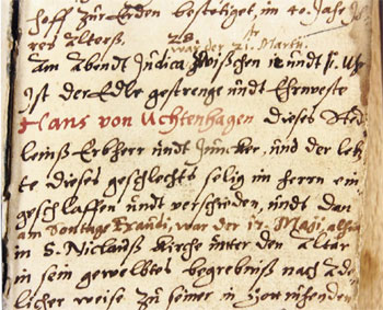 Totenregistereintragung Hans v. Uchtenhagens im März 1618. Sein Name wurde als der des adligen Herrn der Stadt als einziger mit roter Tinte ins Totenbuch geschrieben.